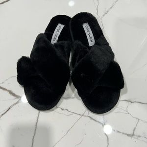 New! Steve Madden slipper